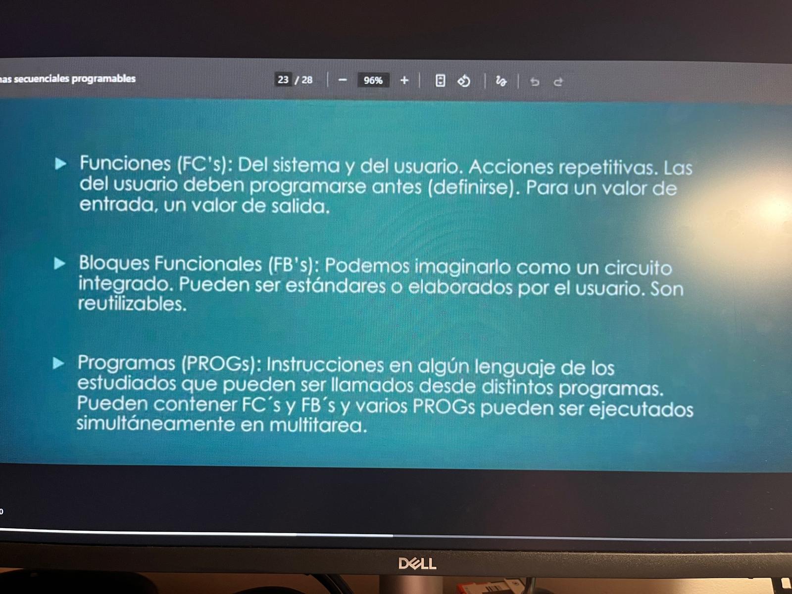 Foto de un curso de  Conceptos de sistemas secuenciales programables