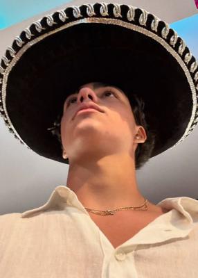 Foto de un curso de  Homme avec sombrero traditionnel