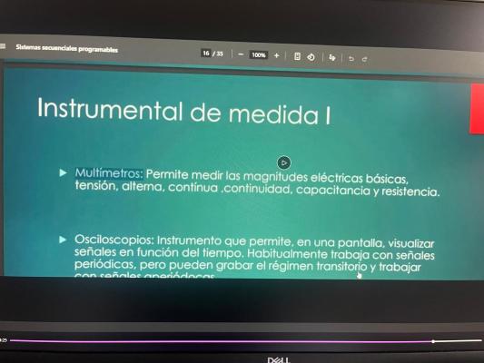 Foto de un curso de  Instrumentos de Medición Eléctrica