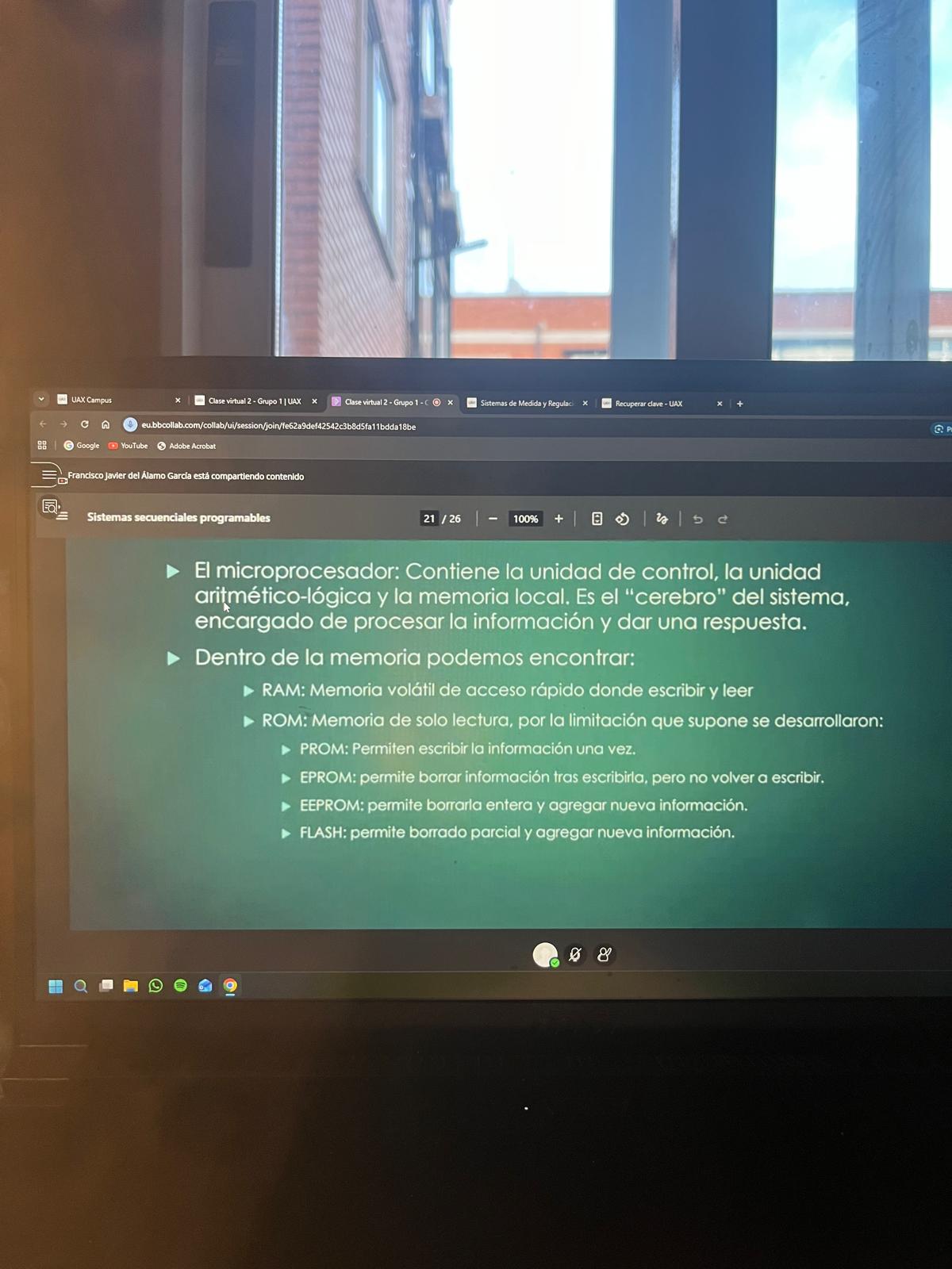 Foto de un curso de  Microprocesador y Tipos de Memoria