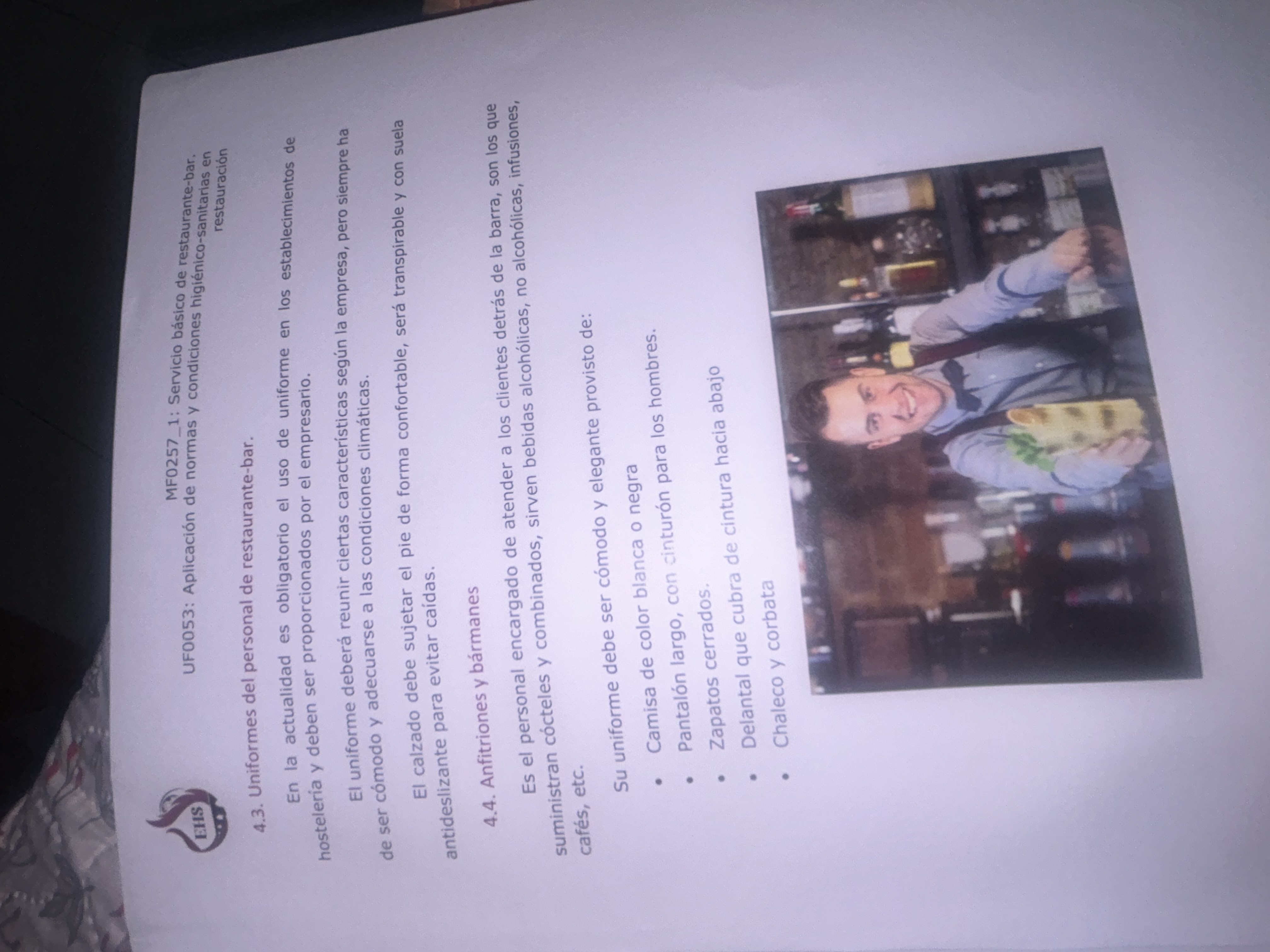 Foto de un curso de  Normas de Restauración y Uniformes