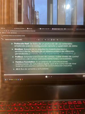Foto de un curso de  Protocolos de Comunicación Industrial