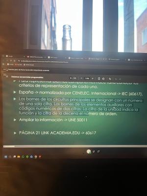 Foto de un curso de  Sistemas Secuenciales Programables Normalización