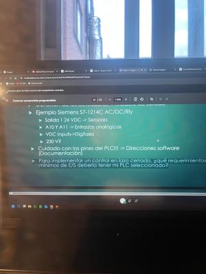 Foto de un curso de  Sistemas Secuenciales Programables PLC