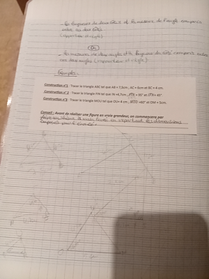 Photo d'un cours de  Construction de triangles géométriques