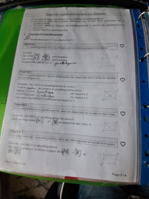 Photo d'un cours de  Propriétés des parallélogrammes expliquées