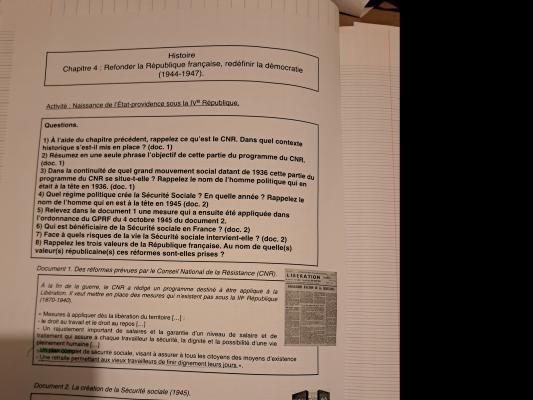 Photo d'un cours de  Refondation République Française 1944-1947